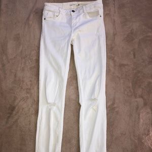 LOW RISE RIPPED WHITE SKINNY JEANS